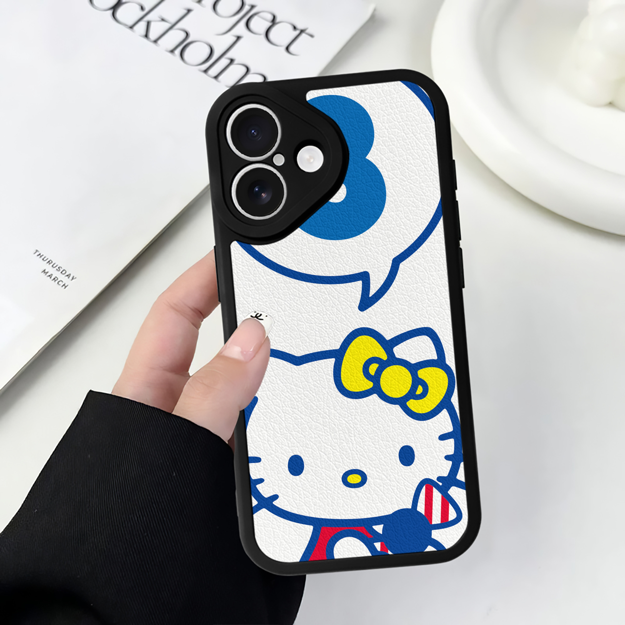 （画像用） Hello Kitty ハローキティ 【iPhone 16シリーズ対応】シリコンスマホケース（レザー調） 材質：シリコン